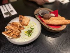 酸黄瓜酱pita饼-GANEA 厨房神话故事西餐厅