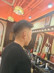 -东方先生国潮男士理发馆