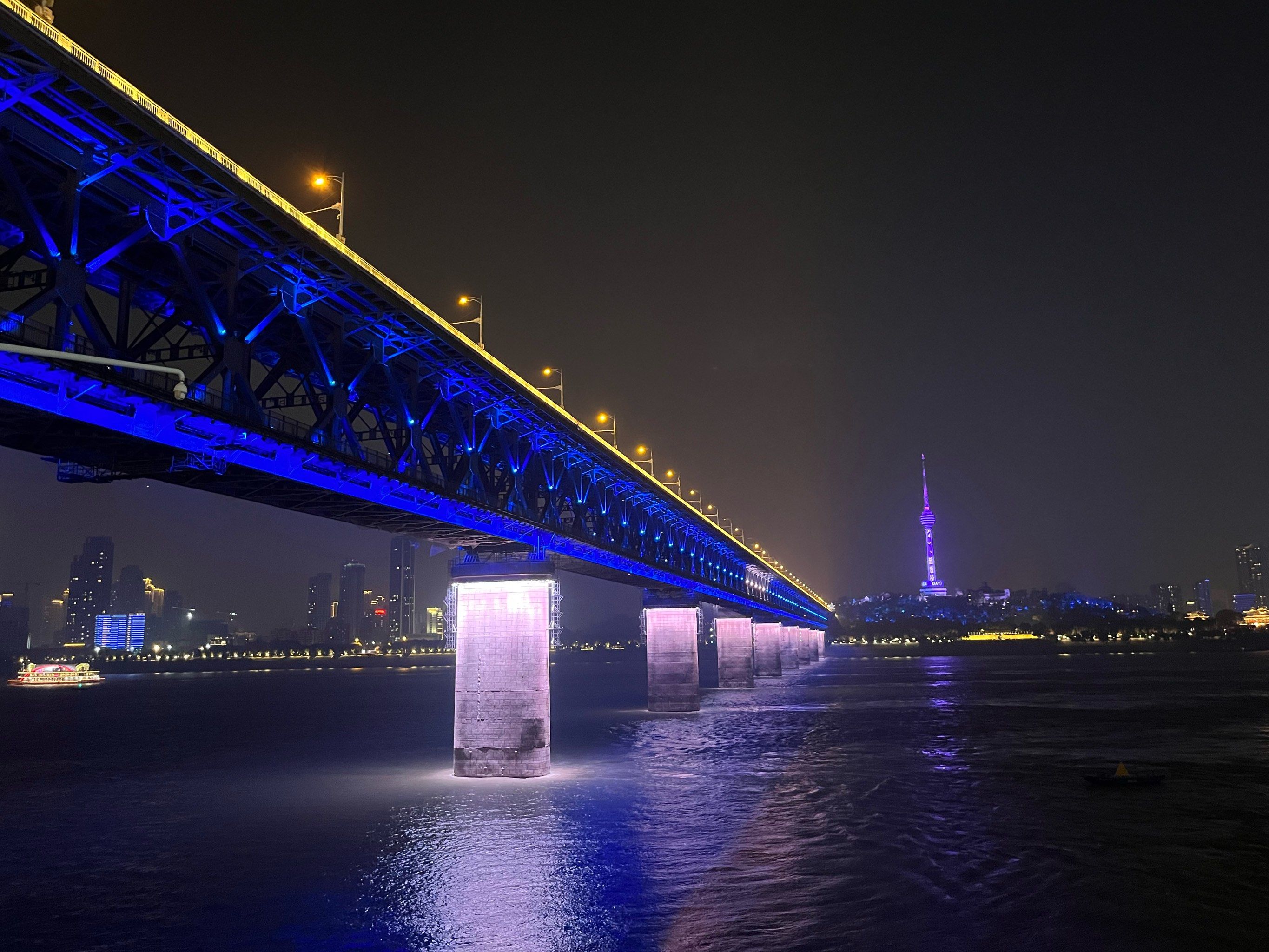 夜游武汉长江大桥