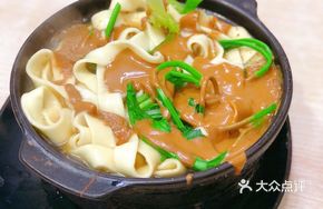 Braised Hand-Torn Noodles in Clay Pot