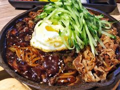 铁板牛肉炸酱面-炒码先生·韩餐炸鸡披萨(西塔店)