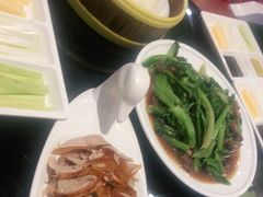 -皇城根·烤鸭·鱼头·家常菜(欧亚大观乐活城店)