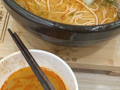 -花馬肆.云南过桥米线(汉神购物广场现场熬汤店)