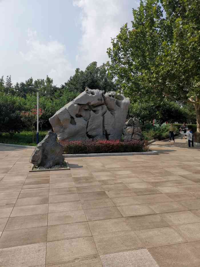 上地公园-"离公司很近的公园,中午午休可以去溜达溜达.