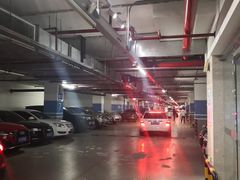 -绿地缤纷城-停车场