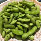 步骤：1.将姜蒜，辣椒下锅爆香，加入毛豆，翻炒