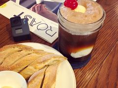 -ROAST coffee & eatery