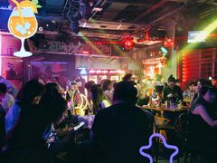 -UP嘻哈酒吧(粉巢店)