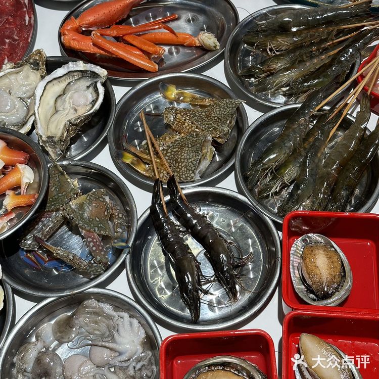 不出重庆就能吃到鲜活海鲜，价格也不贵喔 