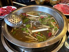 -周老三跷脚牛肉·全牛火锅(非遗传承店)