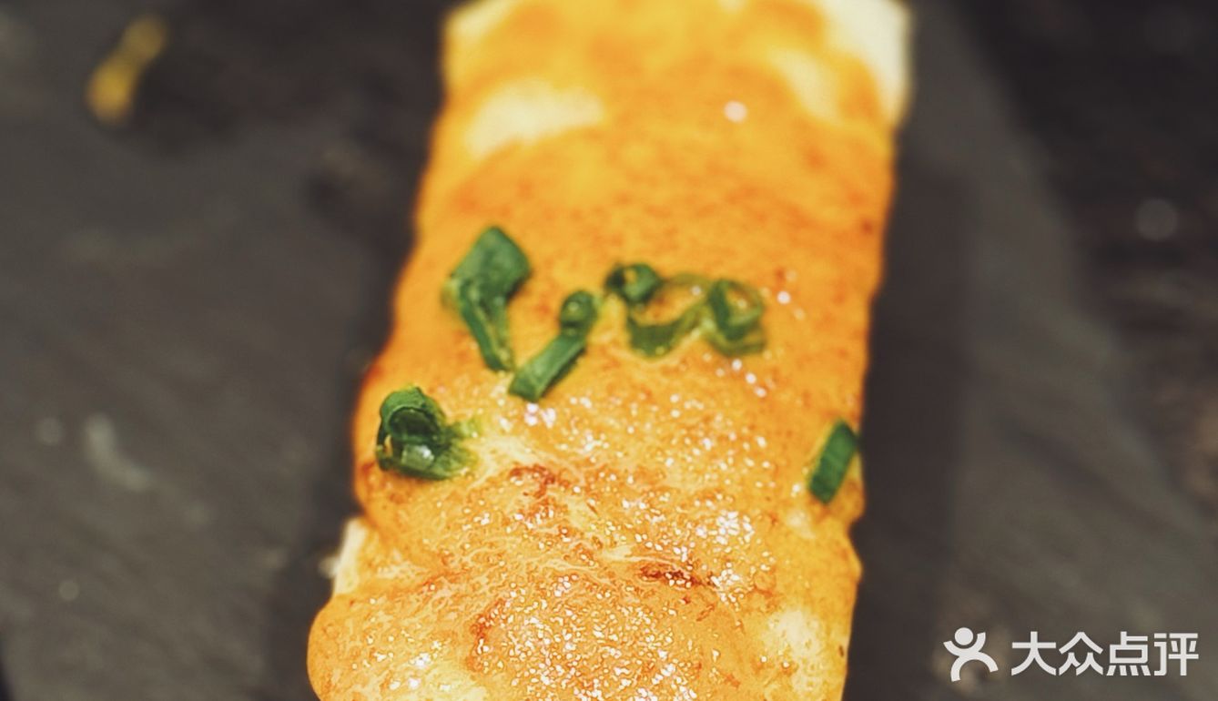 咬一口的寿司幸福