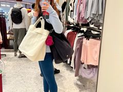 -lululemon(上海浦东IFC店)