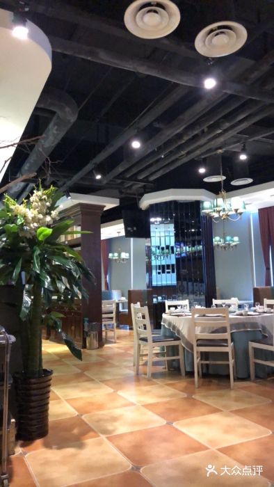 闫府私房菜·百年鲁菜(恒隆店)大堂图片