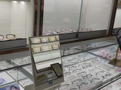 -翰佐蔡司小乐圆·依视路星趣控·暴龙眼镜折扣店