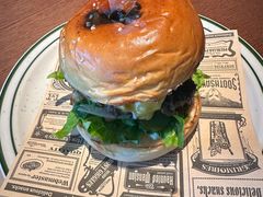 洛杉矶双重车达芝士牛肉汉堡-J·one Bistro吉萬酒厨·牛排