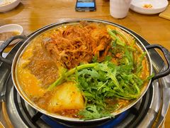 土豆排骨火锅-喇喇排骨火锅·传统韩式脊骨汤(望京西园总店)