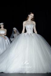点击看大图 -Renee芮亦婚纱