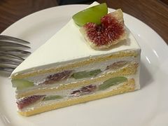 晴王葡萄无花果奶油蛋糕-black rainbow coffee