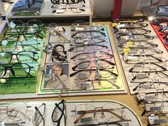 -天空之镜眼镜店蔡司依视路配镜授权零售店(望京颐堤港店)