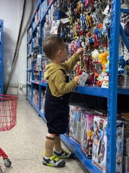 -逝水玩具折扣店