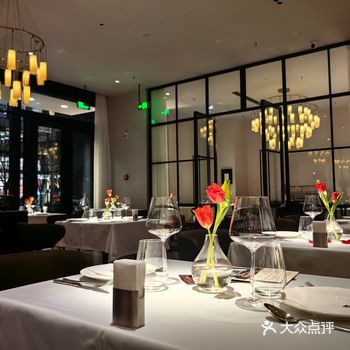 优雅氛围与美味佳肴，服务温暖贴心，价格合理