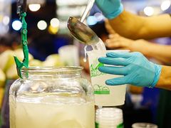 -席娜卡琳火车铁道夜市