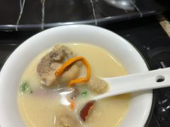 -三湘四水正宗湘菜(君峰路店)