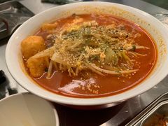 酸汤拉面-小肚皮饮食店