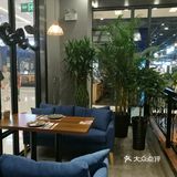 今天来到了位于凯德广场埃德蒙顿路的酷公社榴莲披萨店