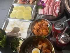 -围炉肉舍•炭烤活鳗•丹东海鲜烤肉(步行街店)