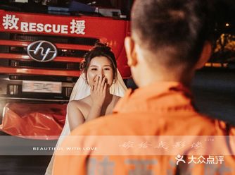 也许在普通人眼里 拍摄一组婚纱照并不算什么难事