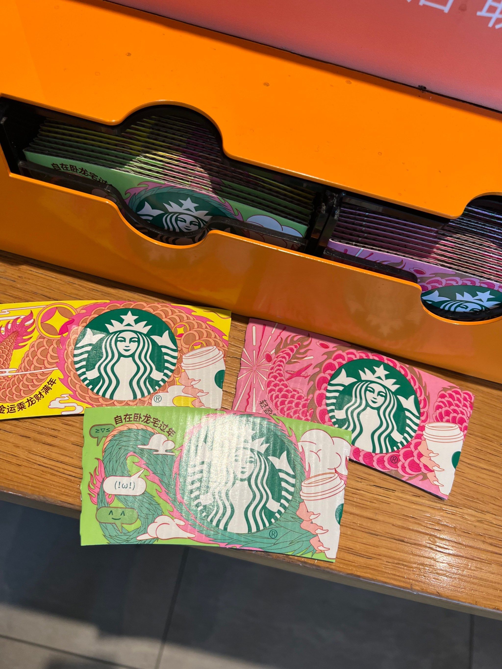 星巴克新出的龙年杯套也太可爱了吧🧋🧋