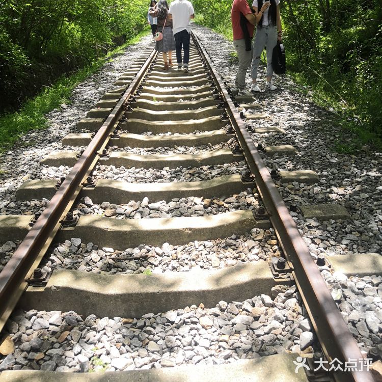 南京的爱情隧道，顾名思义，所以特别推荐情侣一起去游玩
