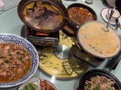 -帅巴人舅母子腊蹄民俗村