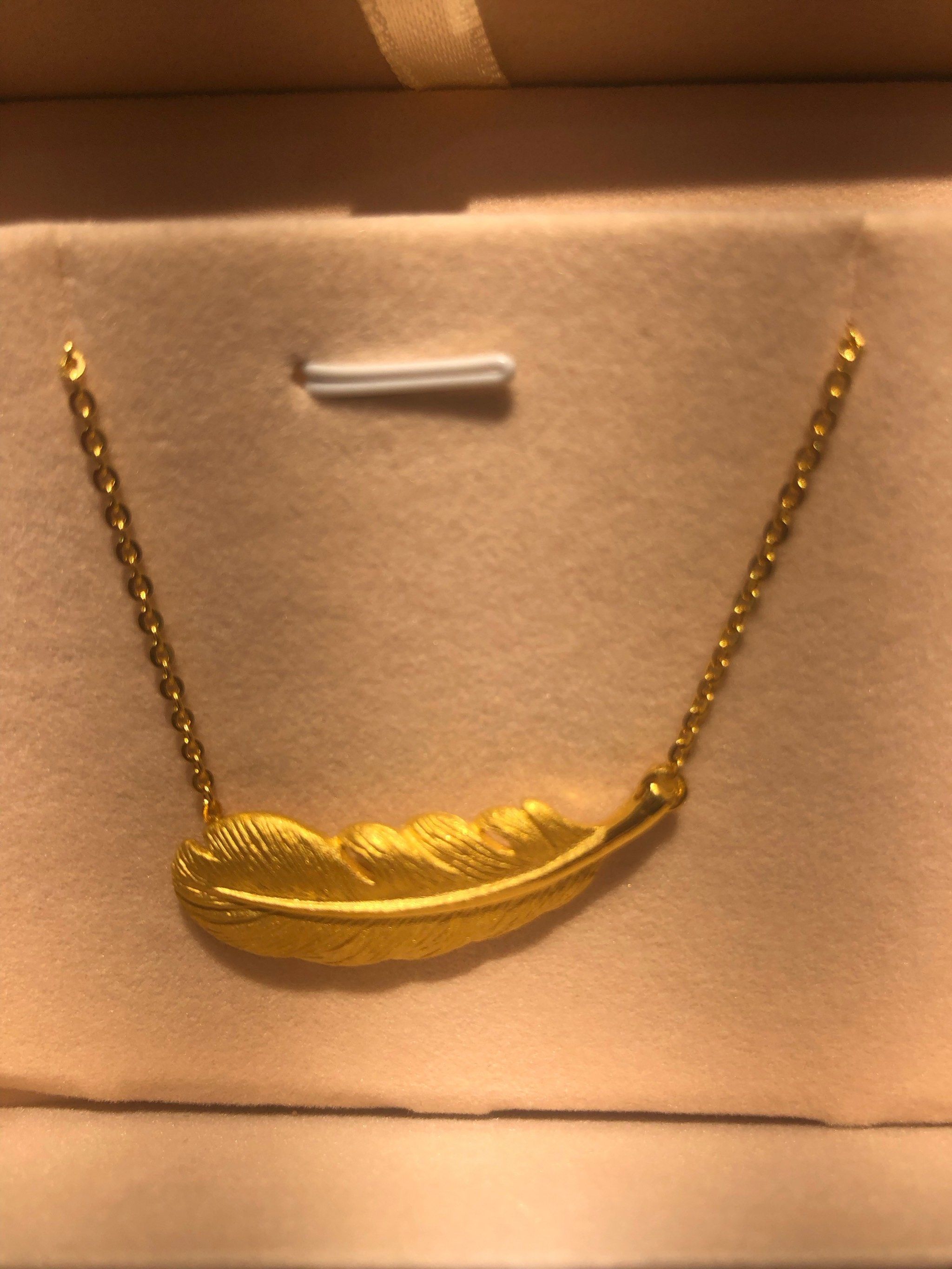 周生生足金羽毛项链