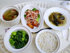 -童谣里医疗级月子中心(独栋湖景店)