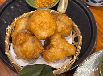 这家日料店真是小而精致，氛围温馨。食材新鲜