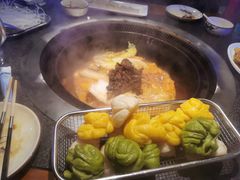 手工蒸饺花卷-挂雪铁锅炖大鹅