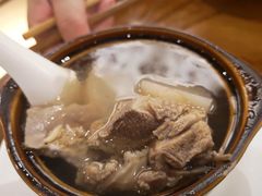 酸萝卜老鸭汤-龙抄手(文殊坊店)