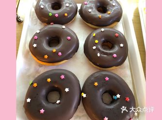 胡吃吃的甜品屋️️ 巧克力甜甜圈