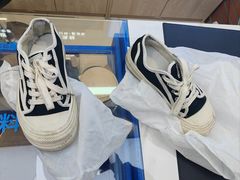 -爱革·洗衣改衣·洗鞋修鞋·洗包修包·奢侈品护理(宝地广场店)