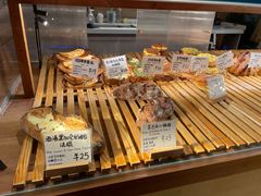 -天井·丑面包搭咖啡