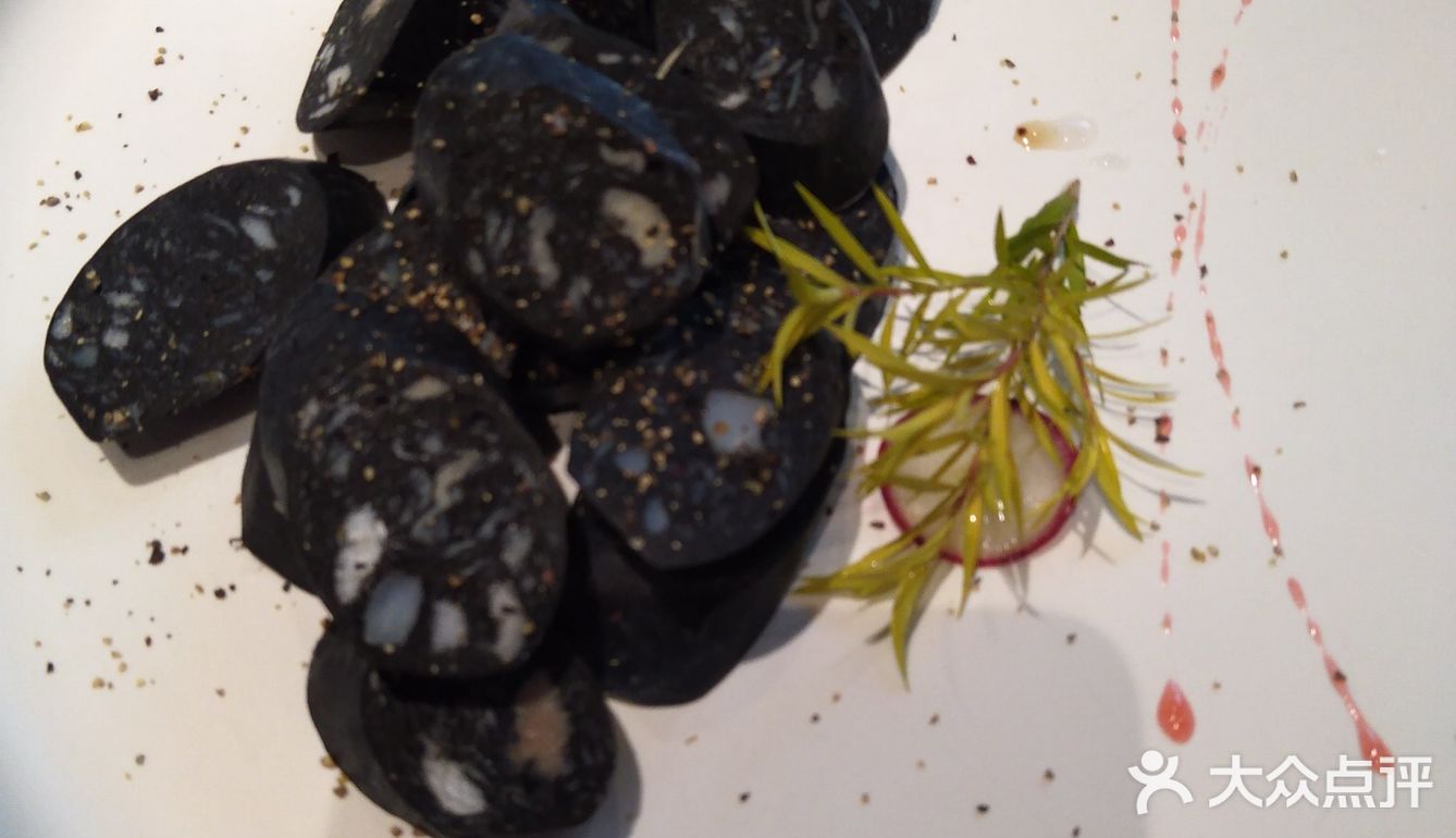 三角牛霖,店员一直帮忙在烤肉,外焦里嫩烤的好香哦