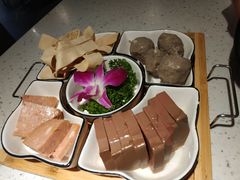网红鸭血-京韵胡同·酱香羊蝎子火锅涮肉(长寿路店)