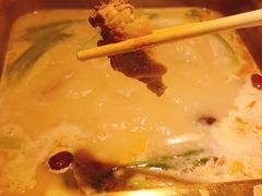 -尚尚仙·酸汤猪手·猪肚鸡火锅(华联万柳购物中心店)