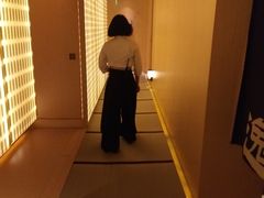 自信满满的服务生小姐姐-本逸·割烹料理(湖墅店)