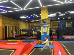 -爱蹦iBOON蹦床运动馆(江汉店)
