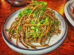 香椿苗拌豆腐丝-前门故事烤鸭店(十里河店)