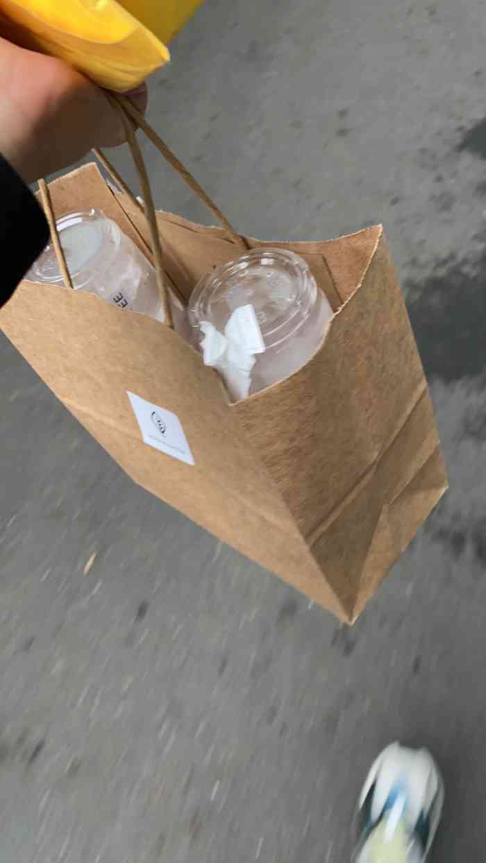 早上11点时适合来一杯卡布奇诺,来驱散一夜的困顿,而一倍双份特浓
