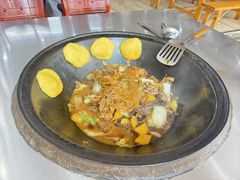 -粘豆包柴火铁锅炖